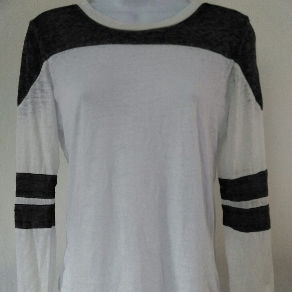 No Boundaries juniors womens Tee shirt - Picture 3 of 8
